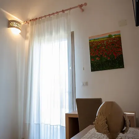 Affittacamere Giardino Delle Zie-vicino Ospedale Cardinale Panico Bed & Breakfast *
