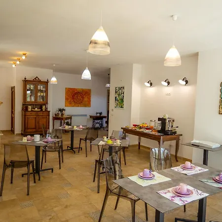 Bed & Breakfast Affittacamere Giardino Delle Zie-vicino Ospedale Cardinale Panico